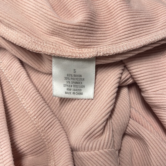 - Good used condition Woman’s Mi Ami top. Size small. - Picture 15 of 15